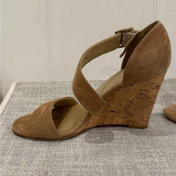 Woman STUART WEITZMAN Nude Tan Suede Strappy Cork Wedges Sandals Shoes Sz 7 EUC - Picture 3 of 9